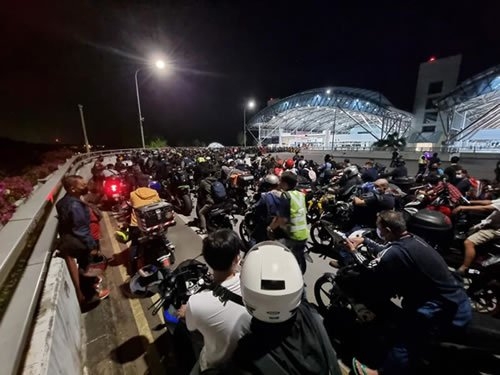 Malaysian Workers in Singapore — Which Account First?